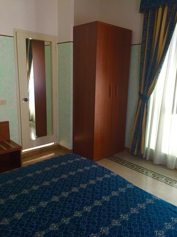 Hotel Miramare Ladispoli Habitación foto