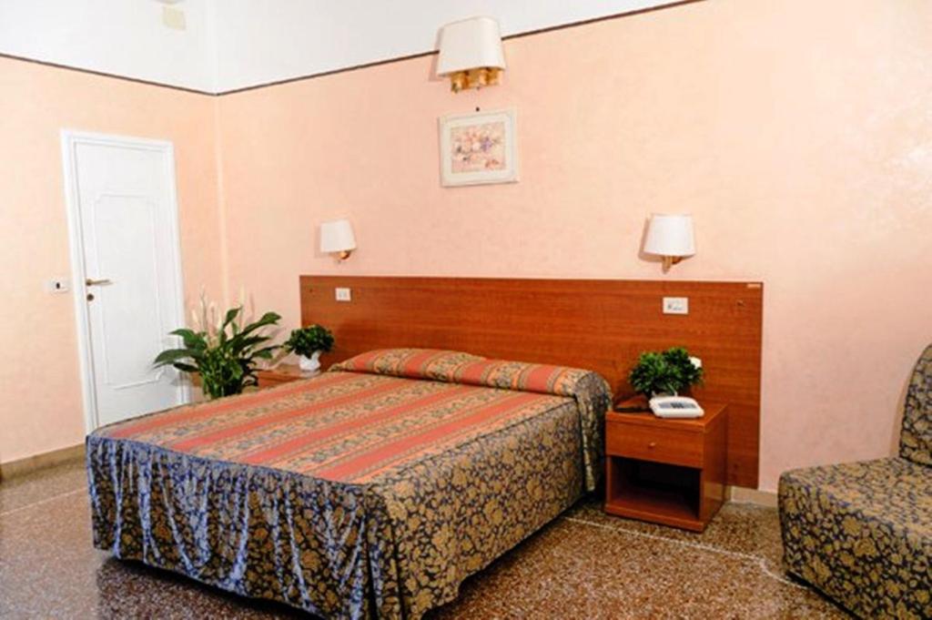 Hotel Miramare Ladispoli Habitación foto