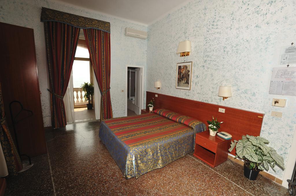 Hotel Miramare Ladispoli Exterior foto